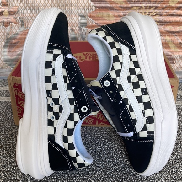 Vans Men’s Old Skool Over
Checkerboard Black/Checker
VN0A7Q5E95Y
Sneakers - Picture 5 of 16